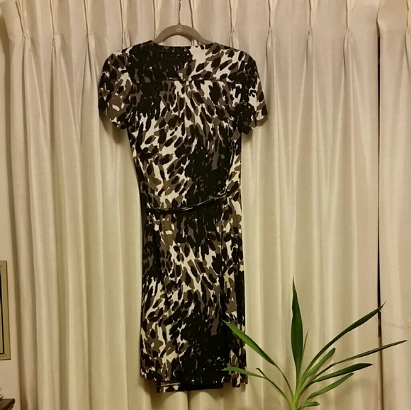 PATTERN WRAP DRESS - Picture 2 of 5