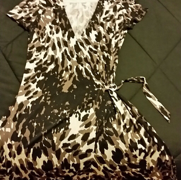 PATTERN WRAP DRESS - Picture 5 of 5