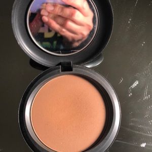 Mac sheer/pressed powder NC55