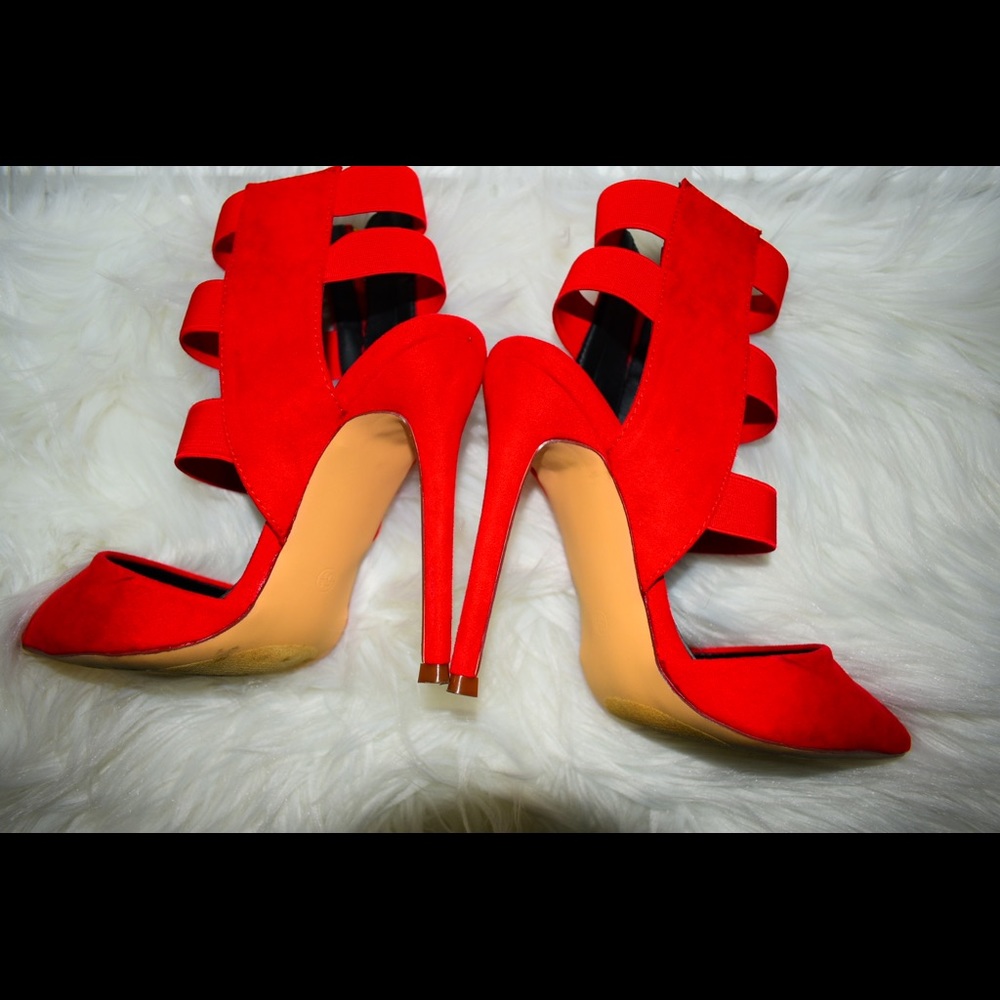 Hot 👠 pumps very classy