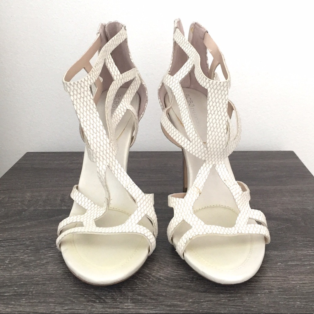 BCBG WHITE LEATHER SANDALS ☁️
