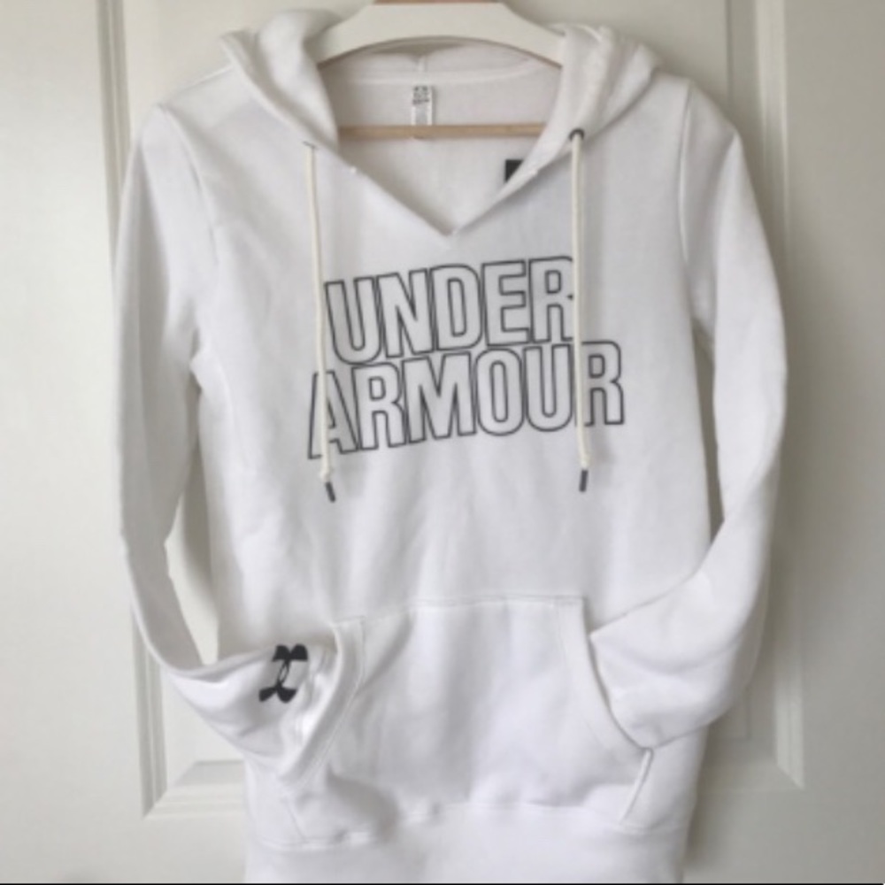 🚫SOLD🚫 Under Armour V-Neck hoodie