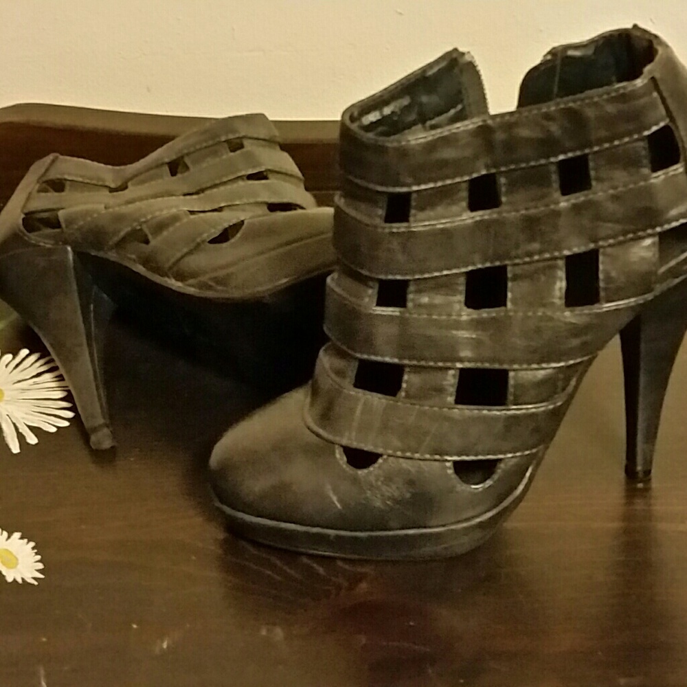 STILETTO TAUPE STEPPING  OUT SHOES