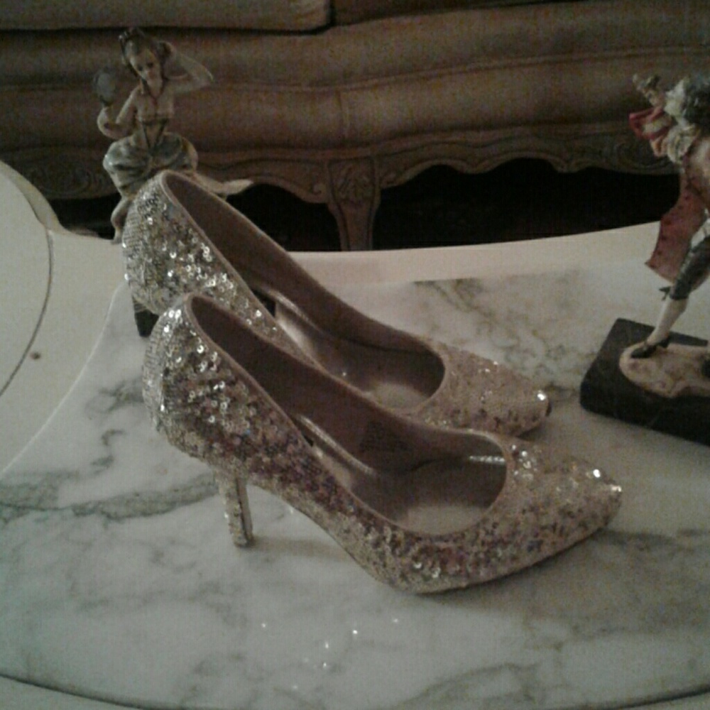 Pumps - Picture 2 of 2