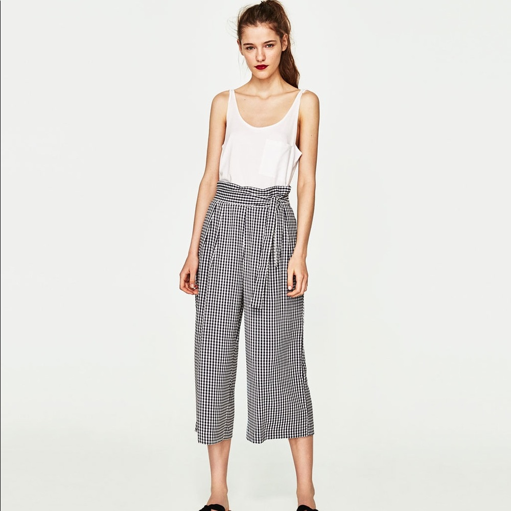 Cropped trouser with side tie.