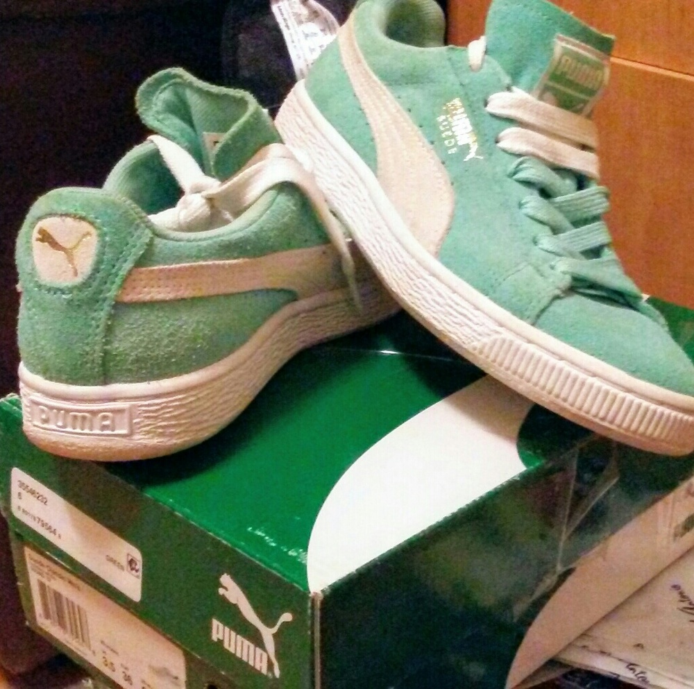 NIB classic lowtop green Puma sneakers