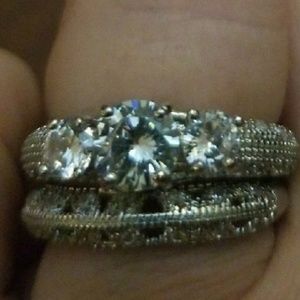 New Beautiful cz ring set size 8