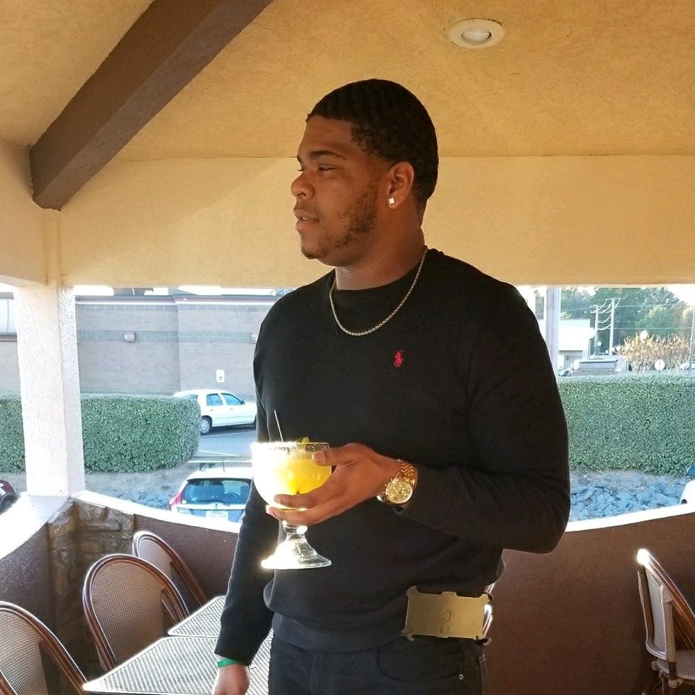 Meet your Posher, Dominiqie