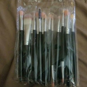 New 18 piece make up brushes