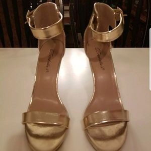 Woman's sexy gold high heels size 7.5