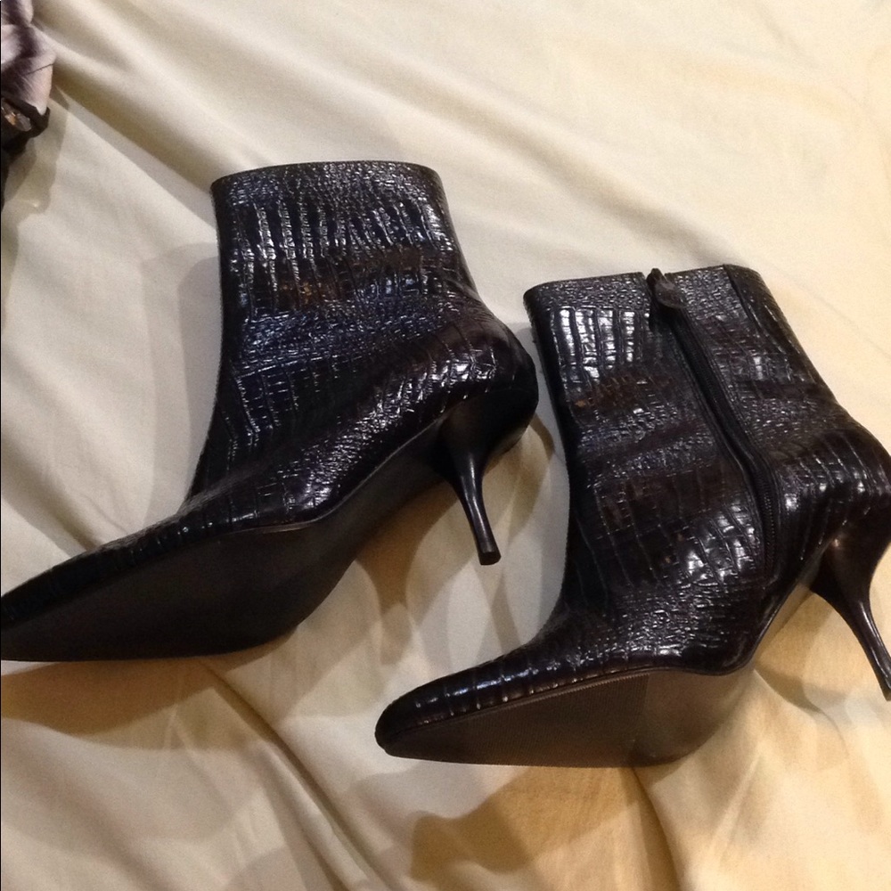 Update! Check in info. Women's leather boots