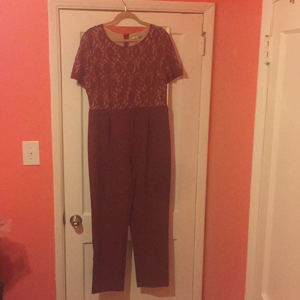 Wine color jumpsuit with zipper in back