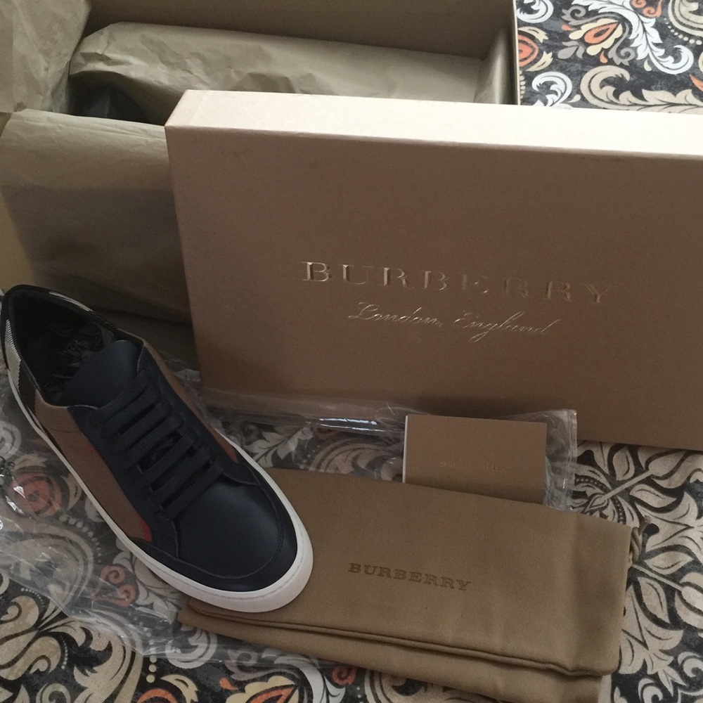 Authentic Burberry canvas sneaker