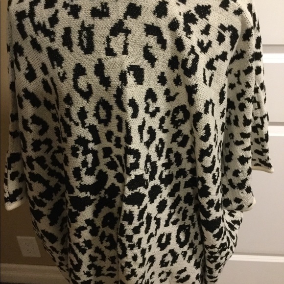 🎉Host Pick🎉Cream and Black Leopard Cardigan! - Picture 4 of 4