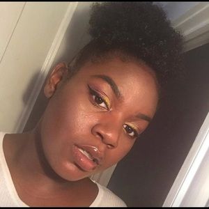 Meet your Posher, Amaya