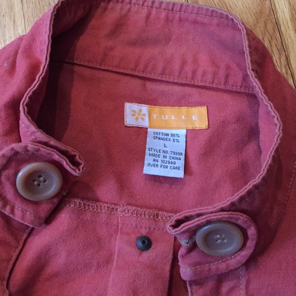 Tulle faded rust jean jacket w/ large tan buttons - Picture 4 of 8