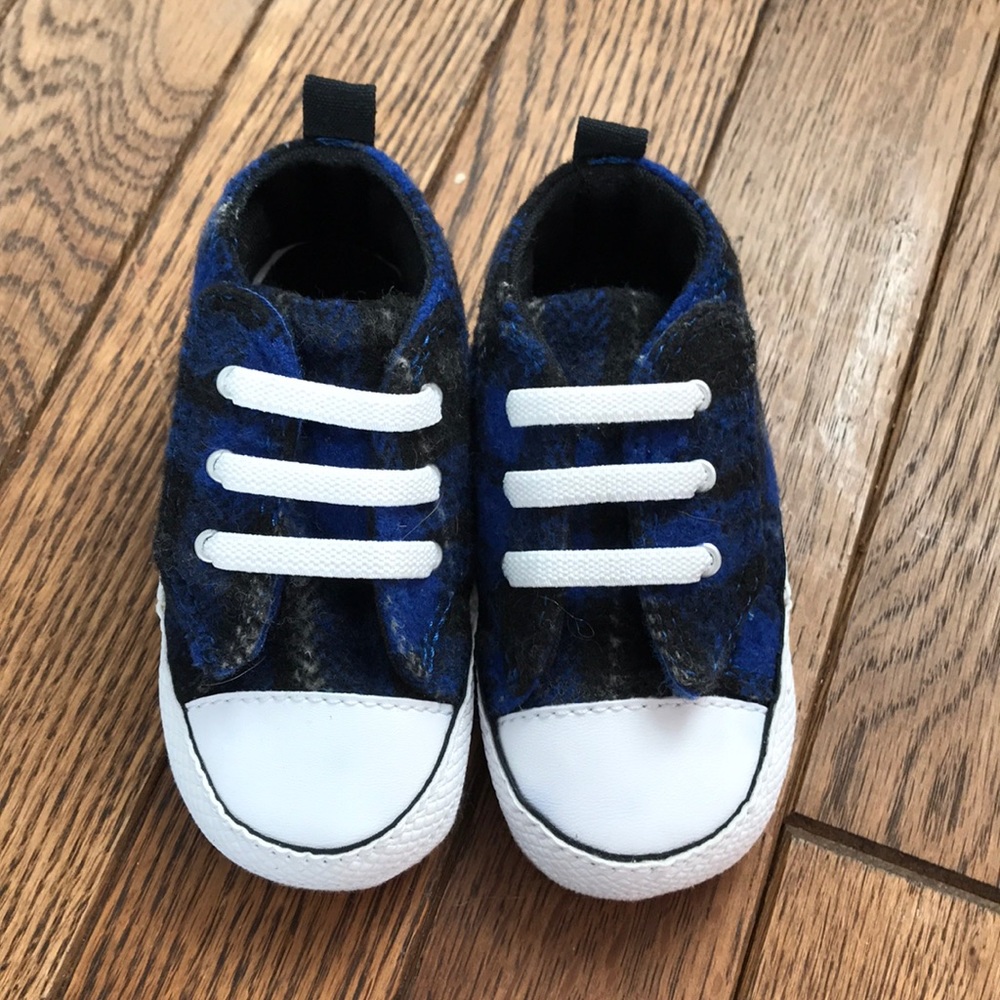 New without tags Converse All Stars Crib Shoes