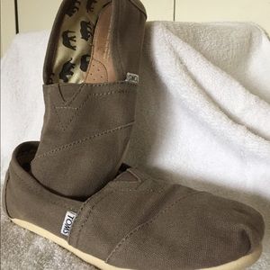 Classic gray TOMS.
