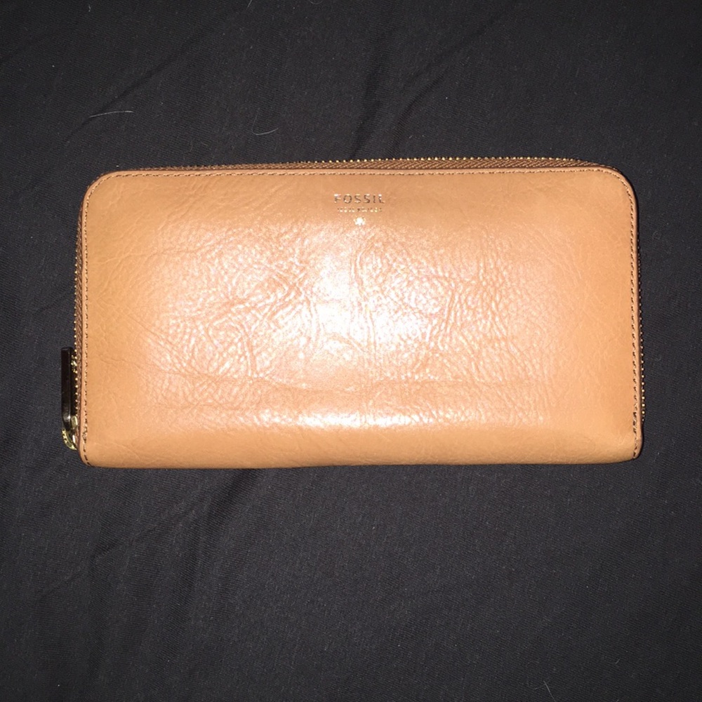 Tan Fossil wallet