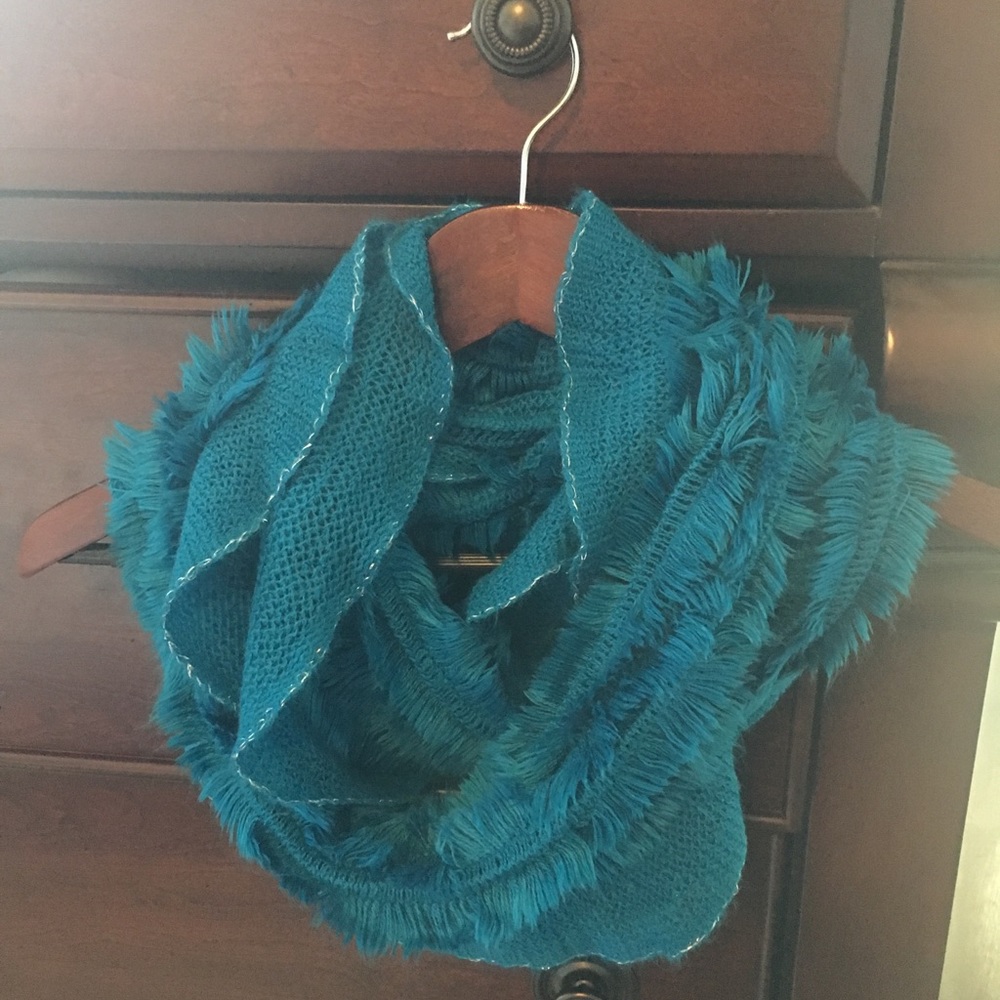🎁Gorgeous infinity scarf 🎁 Like new!