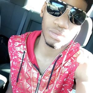 Meet your Posher, Ellis