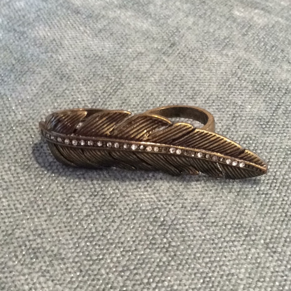 👉🏻💛 Fossil Feather Double Finger Ring