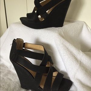 Black wedges