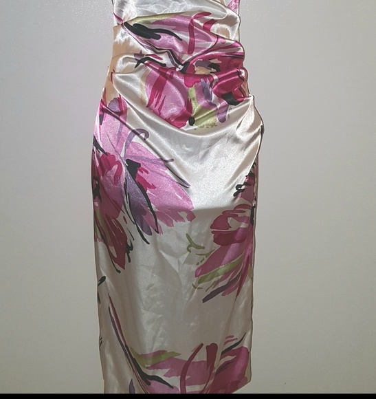 Gorgeous White Dress Flowers Gathered Back - Picture 3 of 7