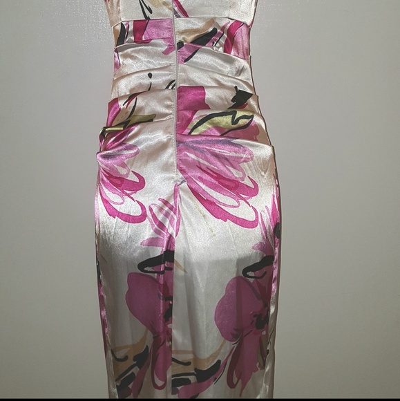 Gorgeous White Dress Flowers Gathered Back - Picture 6 of 7