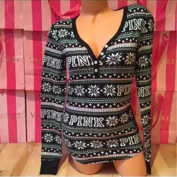 PINK Victoria's Secret Other - nwt vs pink button up Holliday Henley S