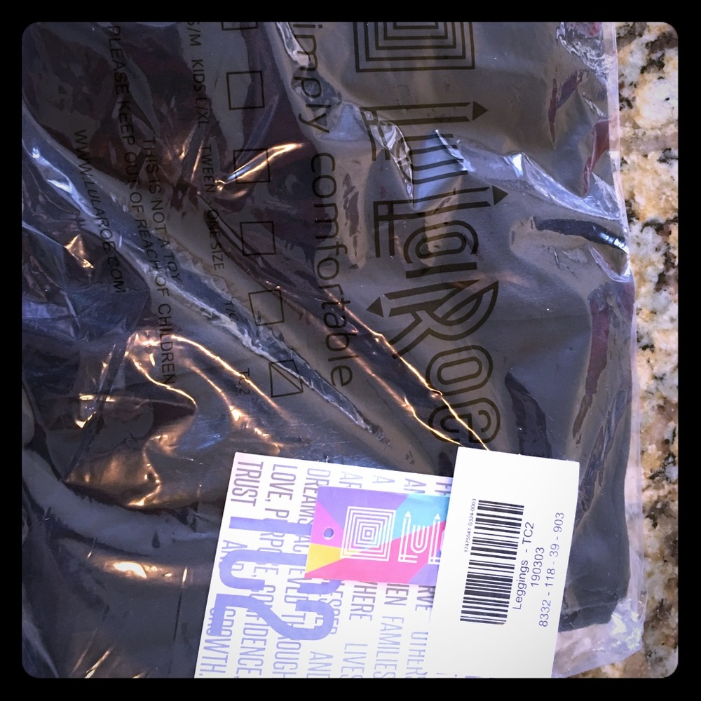 NWT LulaRoe Noir black TC2 leggings- unicorn 🦄