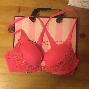 📍SALE📍NWOT Victoria’s Secret front closure bra