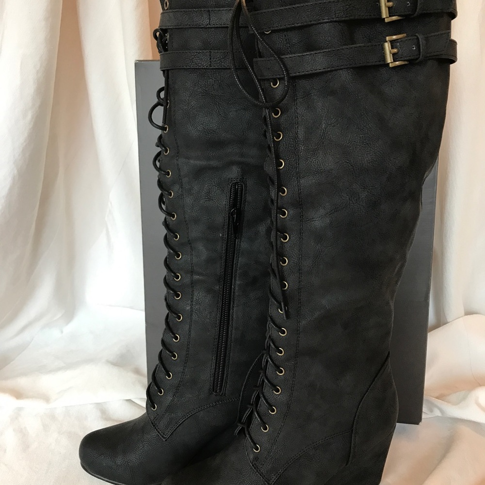 Boots - tall laced up