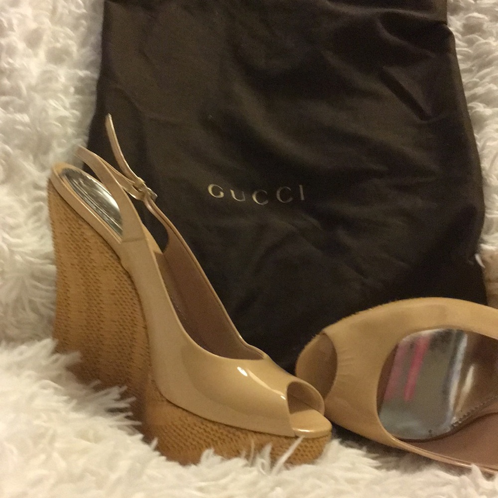 Gucci peep toe shoe