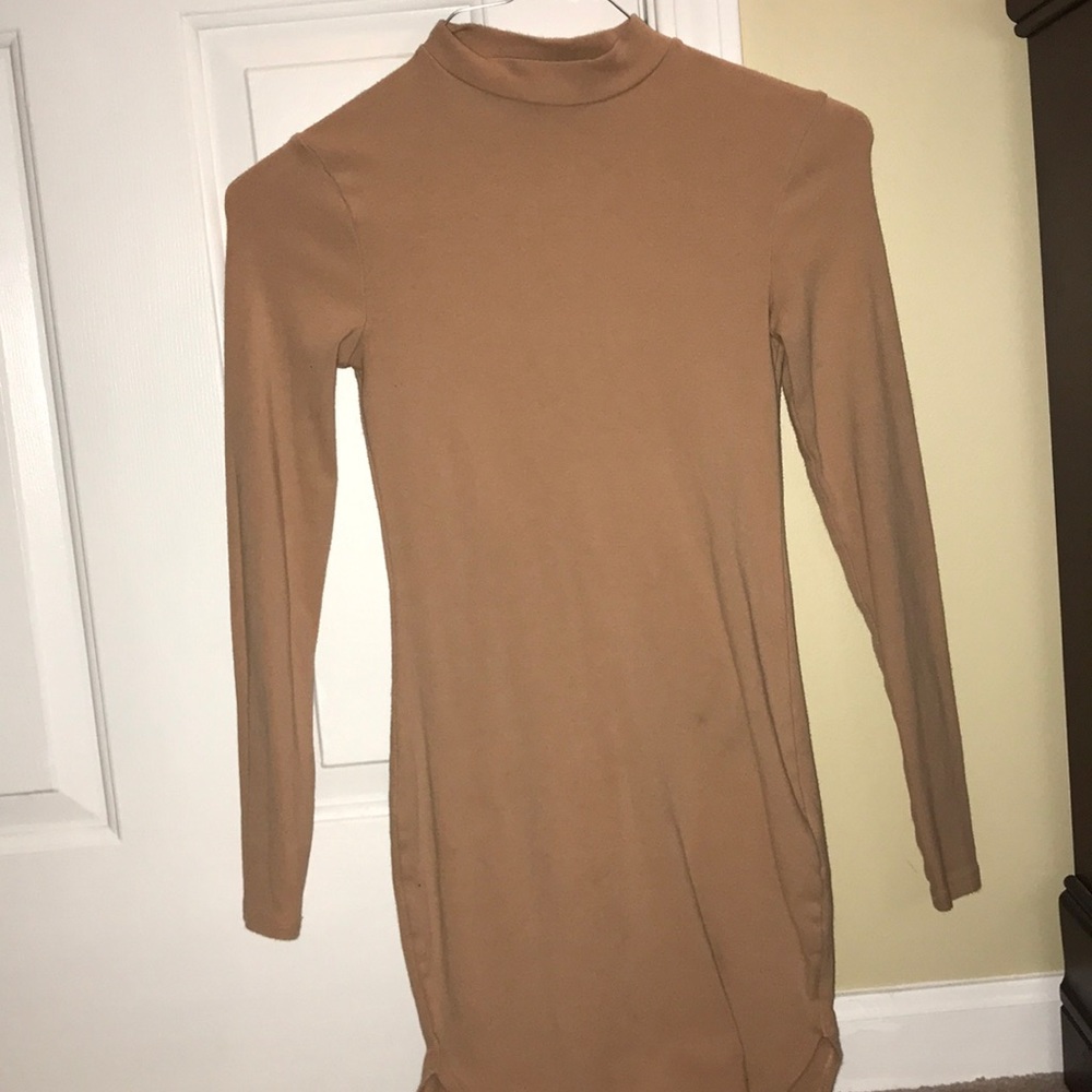 Long sleeve Pretty dress , a little above knee