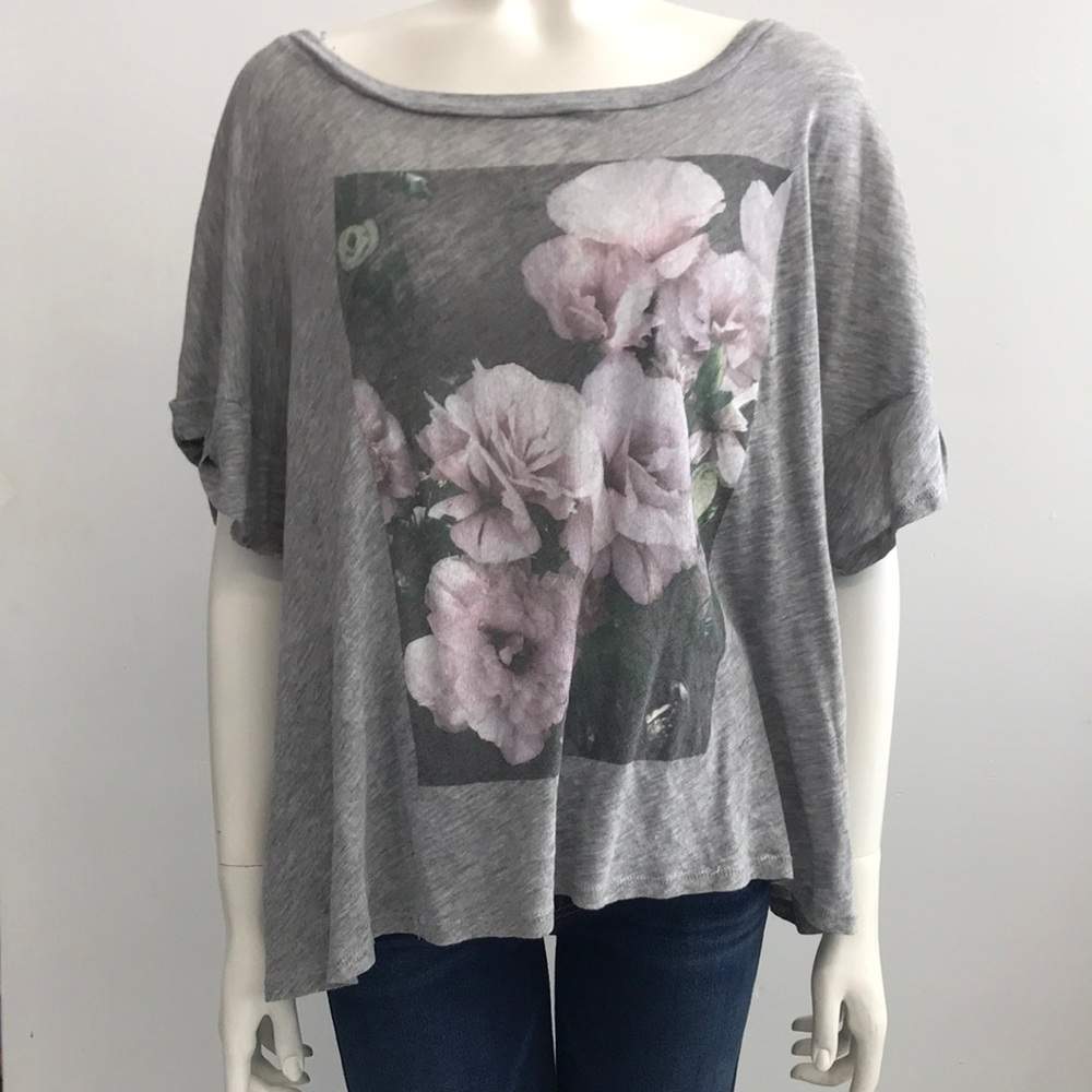 Grey Wildfox tee with flower design.