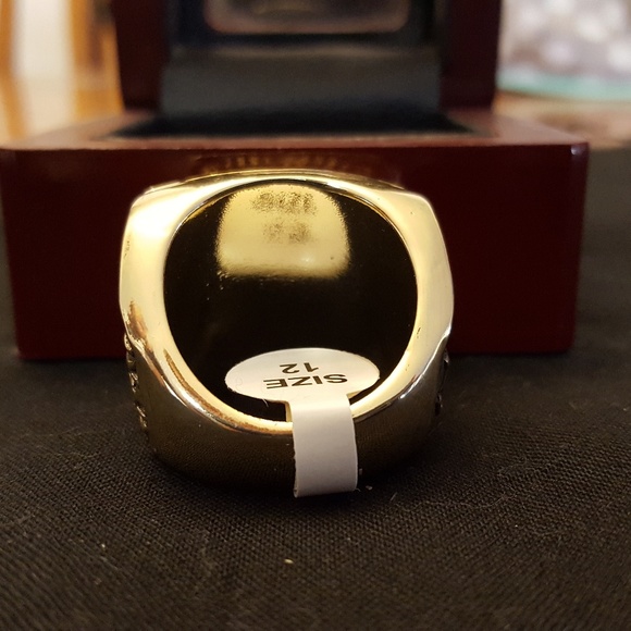 Chicago Bulls 1993 Fan Edition Champ Ring Jordan - Picture 6 of 7