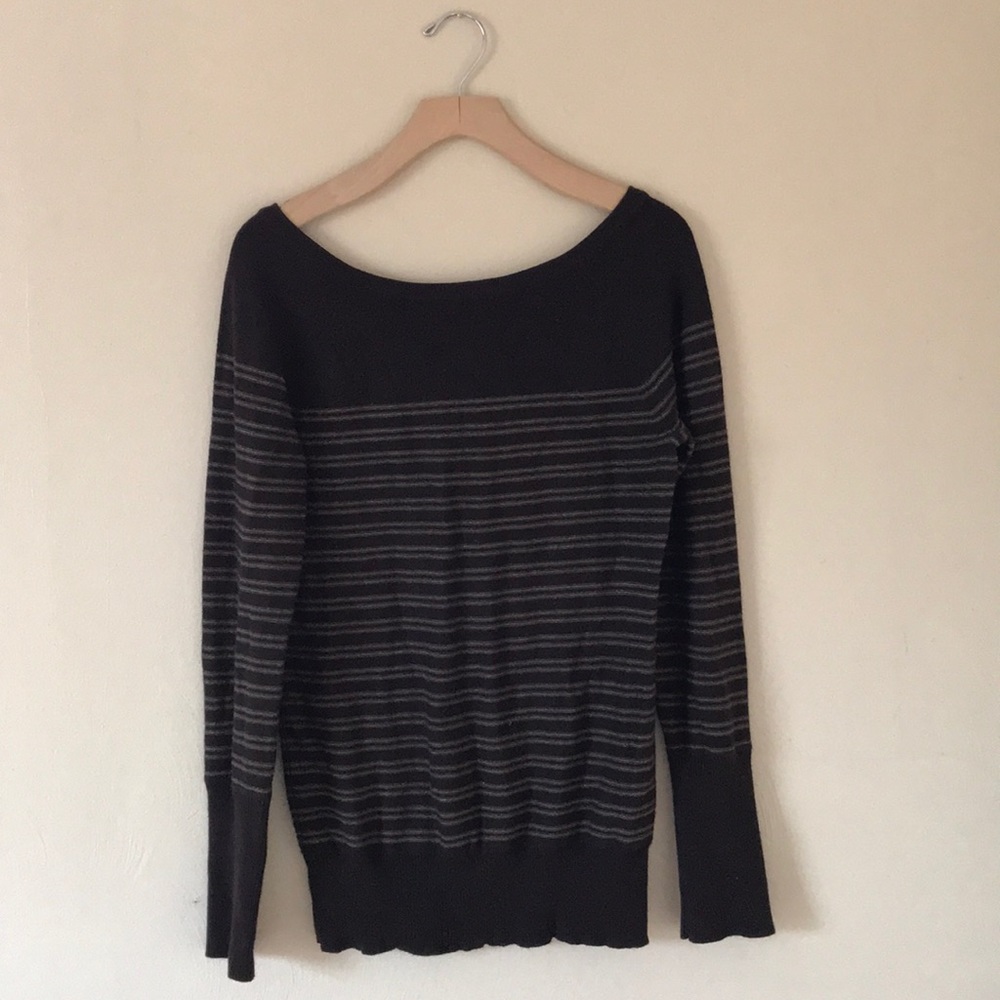 Gap sweater