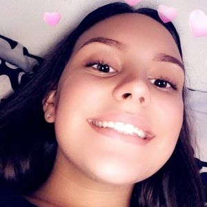 Meet your Posher, Lara