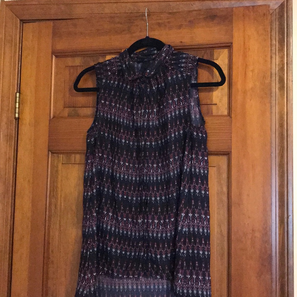 Black button down tank with pattern