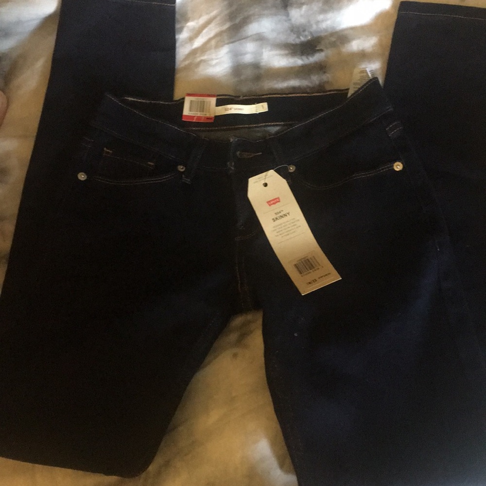 NEW WITH TAGS LEVI SKINNY JEANS SIZE 1
