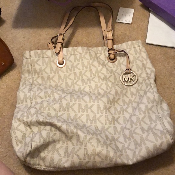 Michael Kors purse - Picture 2 of 3