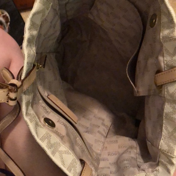 Michael Kors purse - Picture 3 of 3