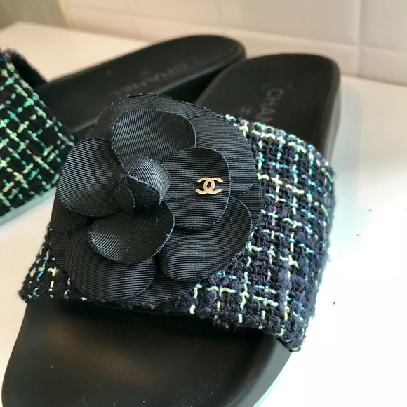 Chanel Camellia flower slides - Picture 3 of 8