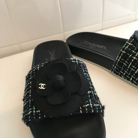 Chanel Camellia flower slides - Picture 4 of 8