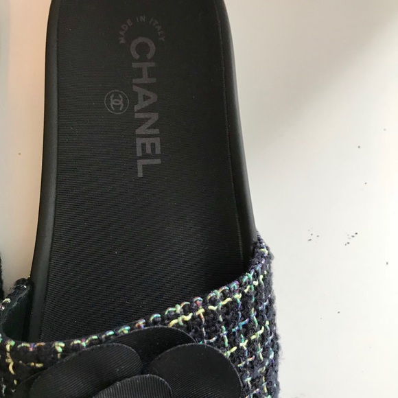 Chanel Camellia flower slides - Picture 6 of 8