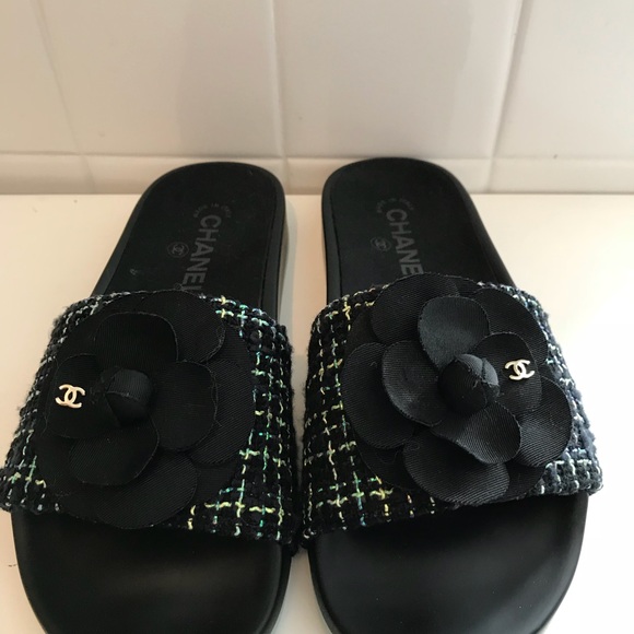 Chanel Camellia flower slides - Picture 7 of 8