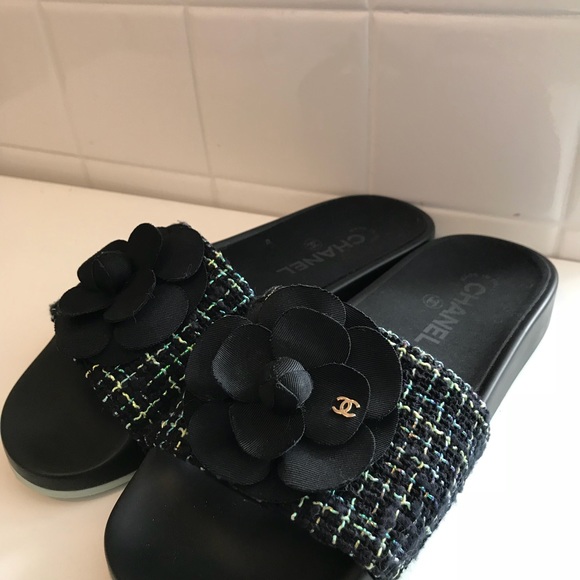 Chanel Camellia flower slides - Picture 8 of 8