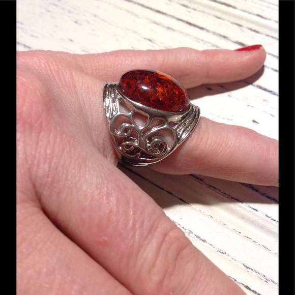 BEAUTIFUL STONE RING - Picture 2 of 4