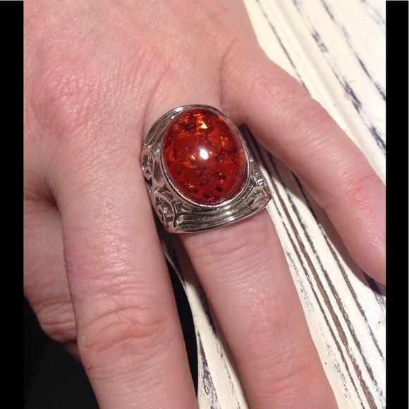 BEAUTIFUL STONE RING - Picture 3 of 4